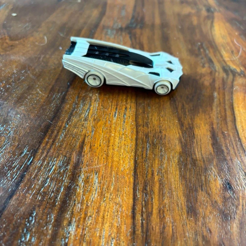 Hot Wheels Marvel Spider-Gwen Character Car White Black Ghost-Spider FDM61 2017